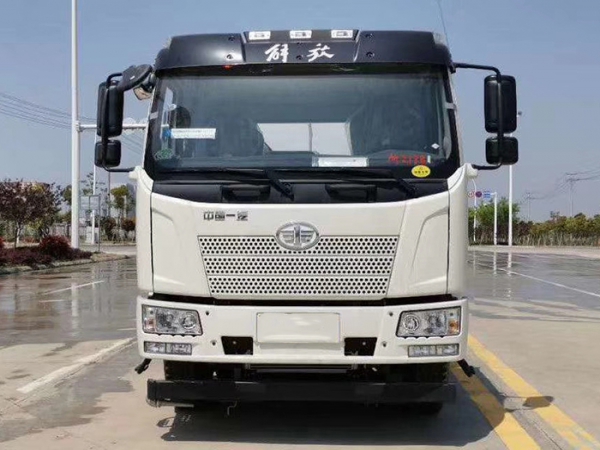 解放J6L14噸灑水車