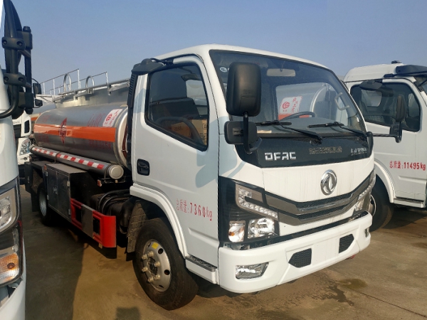 東風多利卡4.5方加油車