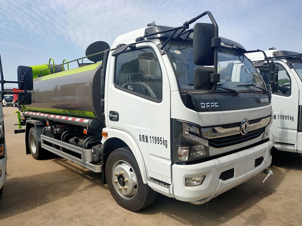 東風多利卡9噸綠化噴灑車