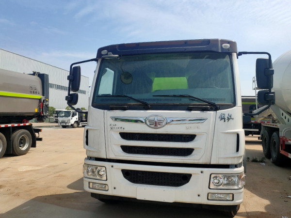 解放龍V14噸灑水車