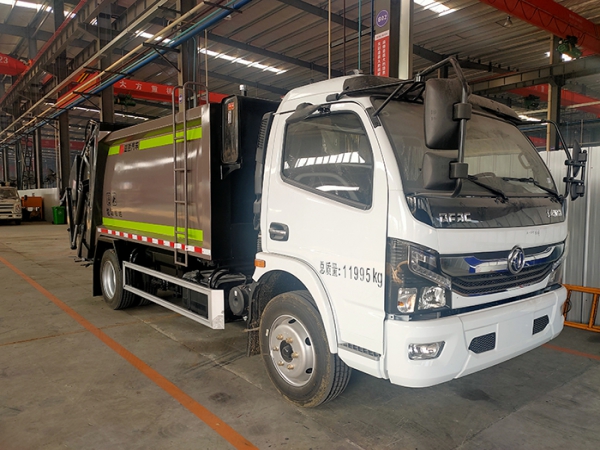 東風多利卡8方壓縮垃圾車