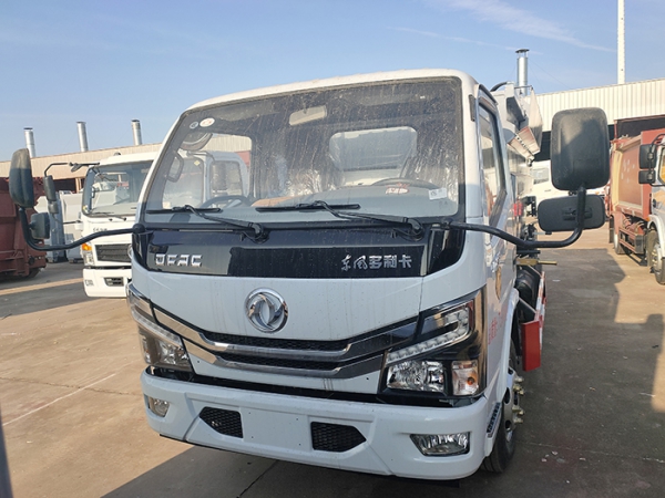 東風多利卡6.5方高位自裝卸式垃圾車