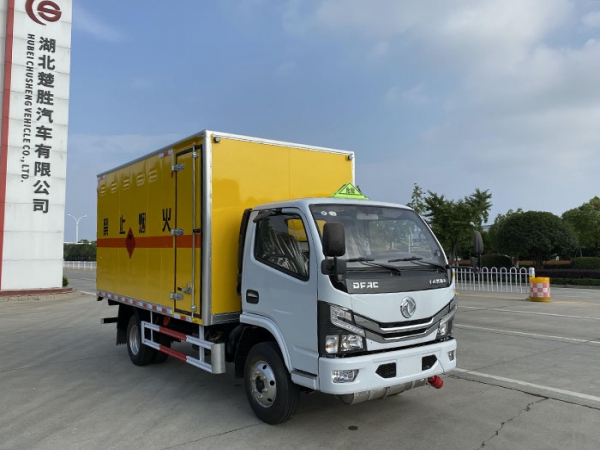 東風多利卡易燃氣體廂式運輸車