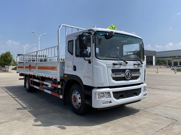 東風多利卡D9氣瓶運輸車