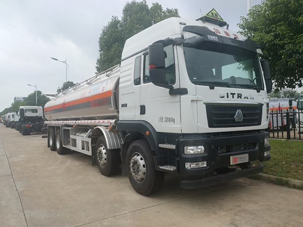 重汽汕德卡前四後(hòu)八30方鋁合金運油車