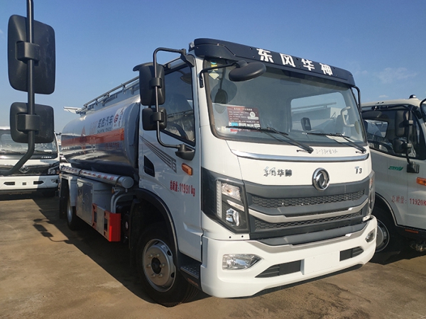 東風華神8.2方運油車