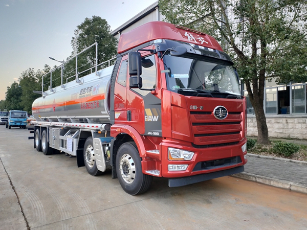 解放J6L前四後(hòu)八26.3方鋁合金運油車