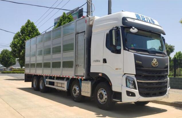 柳汽乘龍前四後(hòu)八畜禽運輸車