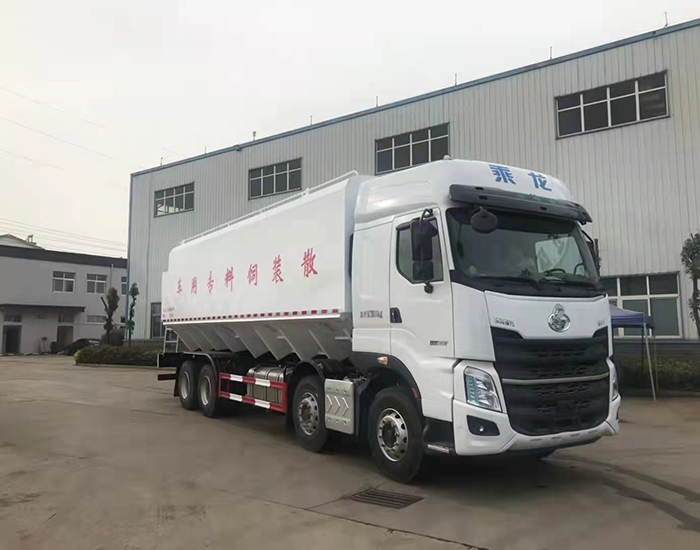 柳汽乘龍前四後(hòu)八42方飼料車