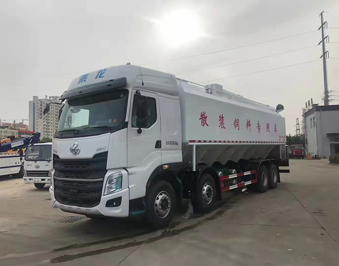 柳汽乘龍前四後(hòu)八42方飼料車